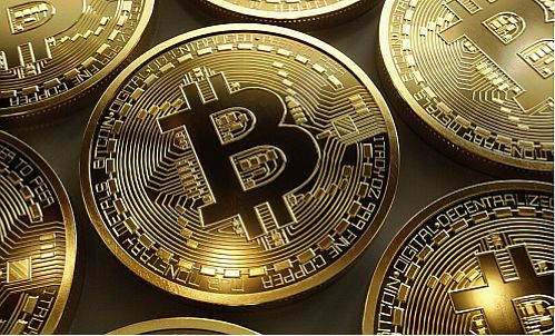 بیت کوین نصف ارزش خود را از دست داد